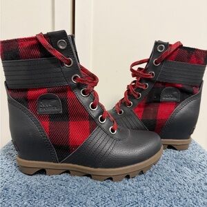 Sorel Youth Lexie Wedge Buffalo Check Plaid Ankle Boots Size 4
